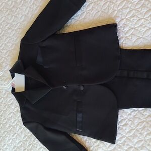 Boys black tuxedo, w vest & bow tie, 1y, like new